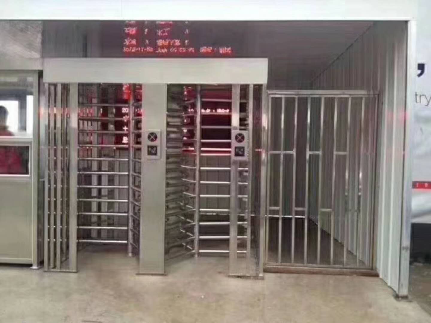 花都门禁系统中,如何才能有效的实现防尾随