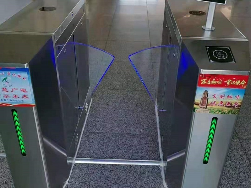 南皮陕西某地写字楼人脸识别测温通道